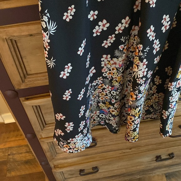 Zara black mini dress with flowers - Picture 3 of 9